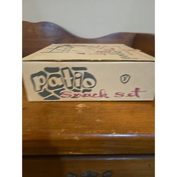 Federal Glass Company 1950s Atomic Flower Milk Glass Patio Snack Set MCM - Picture 3 of 10